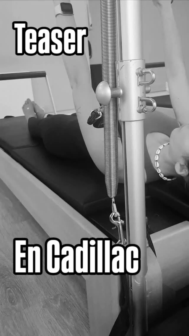 ♥️TEASER♥️

🤔¿SABES QUÉ MUSCULATURA ESTÁ IMPLICADA EN ESTE EJERCICIO DE PILATES?

-Extensores de la espalda
-Flexores de la cadera
-Flexores del hombro
-Isquiotibiales (semimembranoso, semitendinoso, bíceps femoral)
-Extensores de la rodilla (cuádriceps)
-Musculatura abdominal ( Transverso abdominal,  Oblicuos mayor y menor y recto anterior del abdomen)
- Diafragma 
-Estabilizadores escapulares 

♡¿TE ANIMAS A PROBAR?
VEN A @letspilatesalgorta , TE ESPERAMOS!!

#pilates #pilatesmaquinas #pilateslife #entrenamiento #bienestar #salud #cadillac #teaser #letspilates #algorta #getxo #bilbao #vizcaya