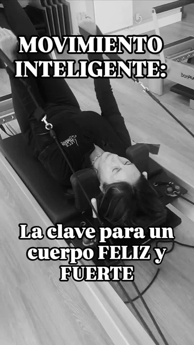 ¿ ALGUNA VEZ TE HAS PREGUNTADO POR QUÉ ALGUNOS EJERCICIOS TE SIENTAN GENIAL Y OTROS NO TANTO?

La respuesta es simple: LA ADAPTACIÓN ES CLAVE. Cada cuerpo es un movimiento único,  con sus propias fortalezas, limitaciones y ritmos. Forzar movimientos que no n9s corresponden pueden llevarnos a frustración e incluso lesiones. 
Por eso, AMO cómo el Pilates abraza esta individualidad.  Uno de sus mayores beneficios es precisamente la capacidad de modificar y adaptar cada ejercicio para que se ajuste a tus necesidades específicas.  Siempre habrá una versión de cada movimiento que te desafíe de forma segura y efectiva. 

#pilateslife #pilates #pilatesmaquinas #adaptacion #bienestar #salud #letspilates #algorta #Bilbao #vizcaya